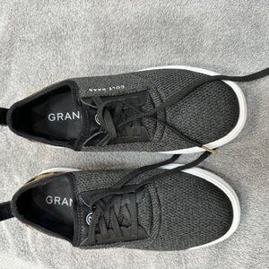 Cole Ladies Grandsport Tennis Shoes 6.5M Like New Condition.